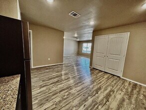 7413 5th St in Lubbock, TX - Building Photo - Building Photo