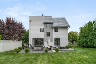 200 Hillspoint Rd in Westport, CT - Building Photo - Building Photo