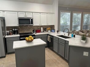 390 Conroe Cir in Argyle, TX - Foto de edificio - Building Photo