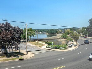 11 Shore Rd in Port Washington, NY - Building Photo - Building Photo