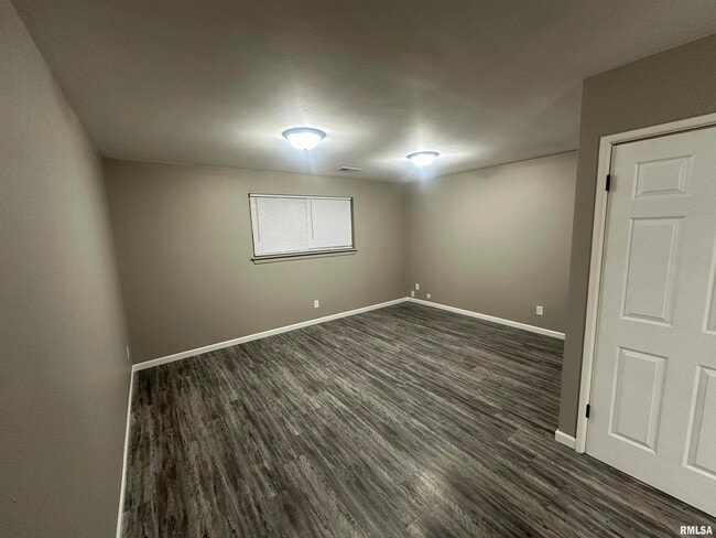 property at 2915 W Cannes Dr