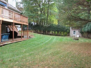 70 Cavalier Dr in East Greenwich, RI - Building Photo - Building Photo