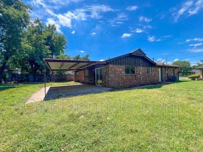 2400 SW 63rd St in Oklahoma City, OK - Building Photo - Building Photo