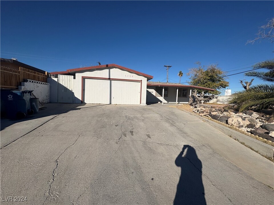 5104 Del Rey Ave in Las Vegas, NV - Building Photo