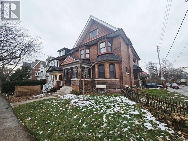 property at 534 Dovercourt Rd