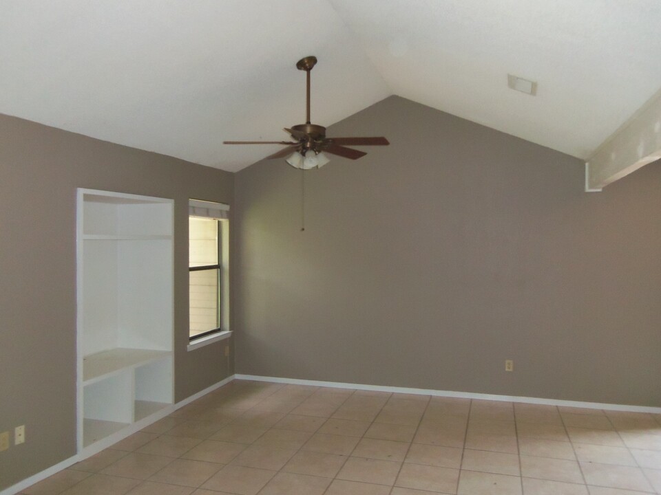 6802 Kenosha Pass in Austin, TX - Building Photo