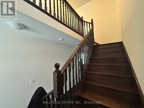 12 Fire King Dr in Whitby, ON - Building Photo - Building Photo