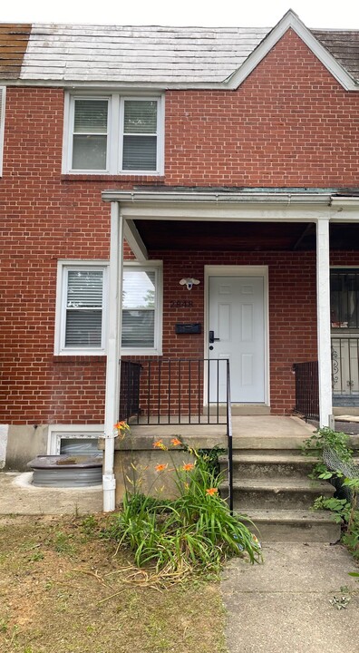 2848 Edgecombe Cir S in Baltimore, MD - Building Photo