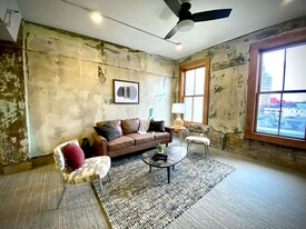 219 N Alamo St in San Antonio, TX - Building Photo