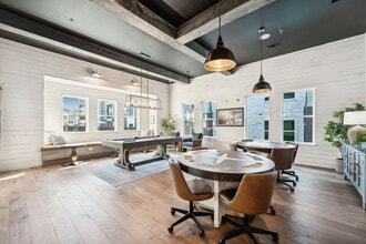 Mayhill Crossing in Denton, TX - Foto de edificio - Building Photo