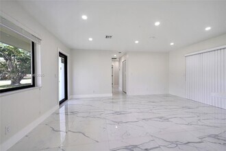 4670 NW 5th St in Plantation, FL - Building Photo - Building Photo