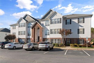 4335 Cedarcroft Ct, Unit 3C in Greensboro, NC - Building Photo