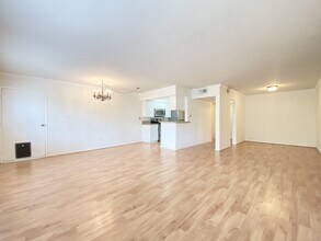 12801 Moorpark St, Unit 108 in Los Angeles, CA - Building Photo - Building Photo
