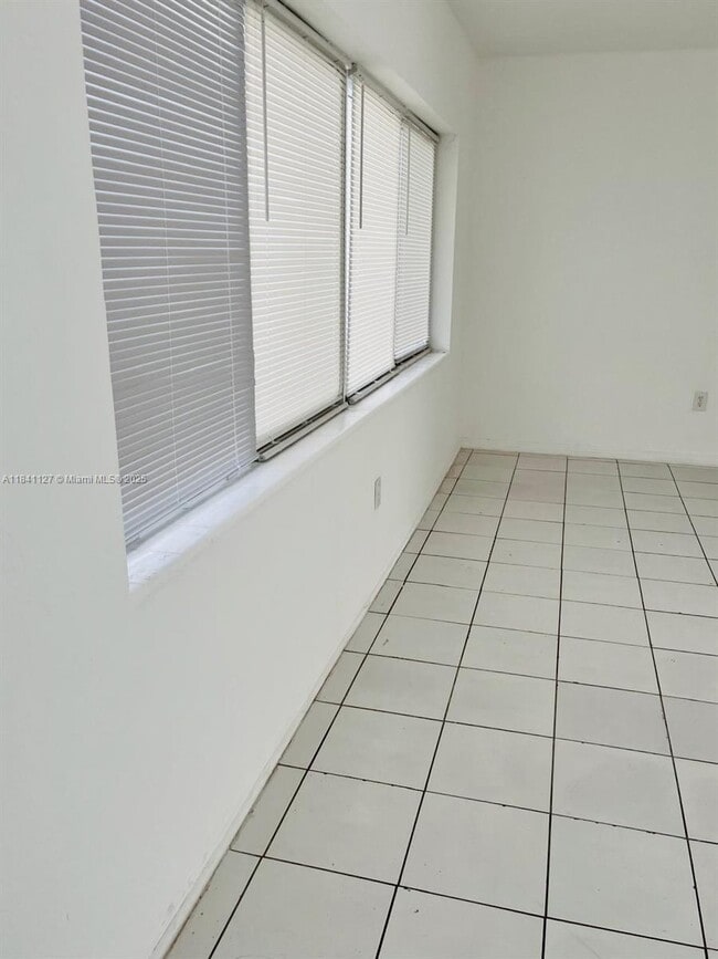 7291 Gary Ave in Miami Beach, FL - Building Photo - Building Photo
