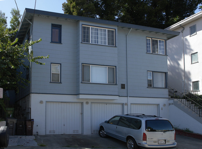 2405 Ivy Dr in Oakland, CA - Building Photo - Building Photo