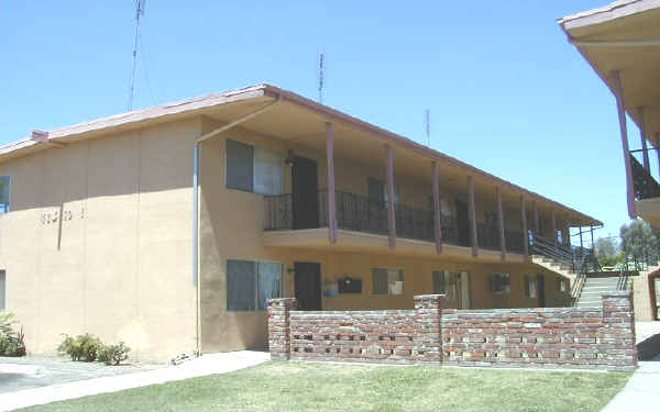 423-425 S I St in Madera, CA - Foto de edificio - Building Photo