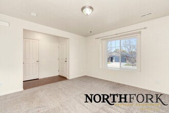 5523 S Moonfire Way in Boise, ID - Building Photo - Building Photo