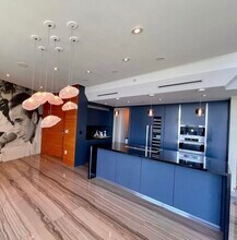 92 SW 3rd St, Unit PH5213 in Miami, FL - Foto de edificio - Building Photo