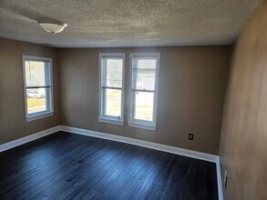 42 Clinton St, Unit 42 Clinton St.  2nd Flr. in Taunton, MA - Building Photo - Building Photo