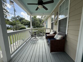 2717 Oaklawn St in Beaufort, SC - Foto de edificio - Building Photo