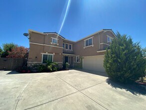 6227 W Delaware Ct in Visalia, CA - Building Photo - Building Photo