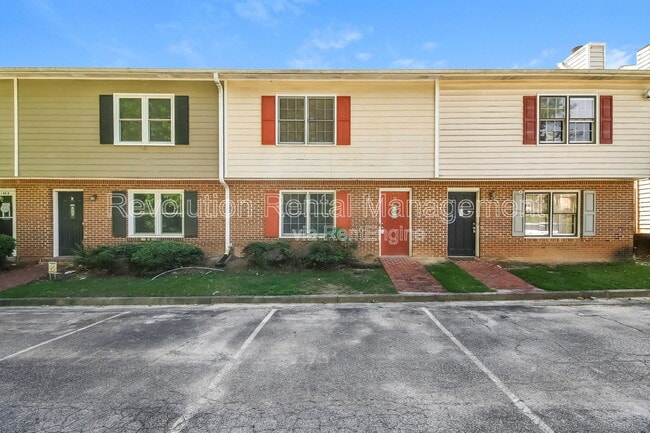 property at 2140 Kings Gate Cir SW