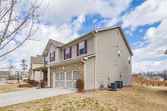 2379 Misty Ivy Ct in Buford, GA - Foto de edificio - Building Photo