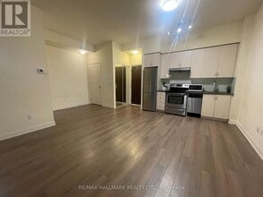 8763 Bayview Ave in Richmond Hill, ON - Building Photo - Building Photo