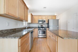39 Montgomery St, Unit 3 in Cambridge, MA - Foto de edificio - Building Photo