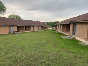 Trinity Oaks in Kirby, TX - Building Photo - Interior Photo