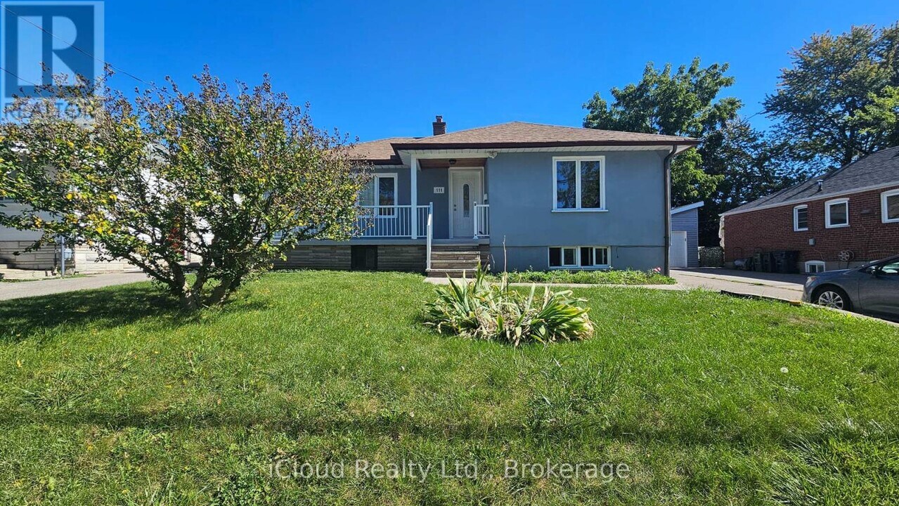 111 Bexhill Ave in Toronto, ON - Building Photo