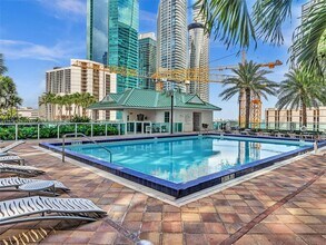 41 SE 5th St, Unit 1901 in Miami, FL - Foto de edificio - Building Photo