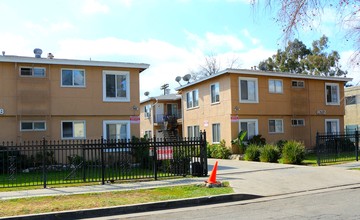 14708-14712 Gilmore St in Van Nuys, CA - Building Photo - Primary Photo