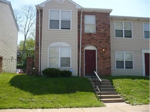 Amherst Place Condominiums in St. Louis, MO - Building Photo - Building Photo