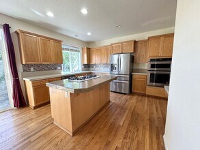 3802 NW Tustin Ranch Dr in Portland, OR - Building Photo - Building Photo