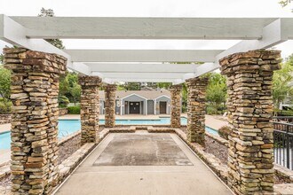 Crestmont Apartments in Marietta, GA - Foto de edificio - Building Photo