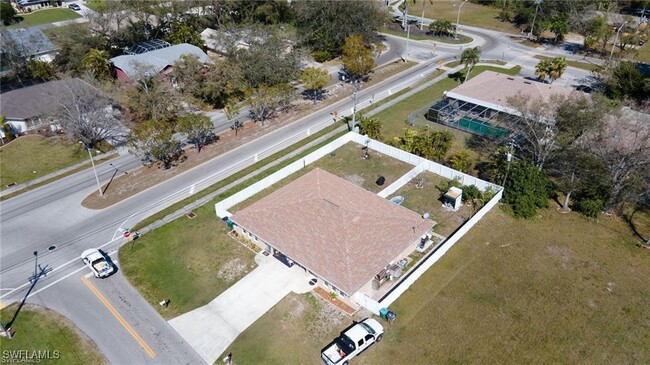 903 SE 23rd Pl in Cape Coral, FL - Building Photo - Building Photo