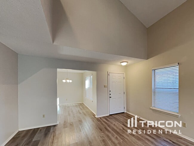 1611 Sunset Village Dr in Duncanville, TX - Building Photo - Building Photo