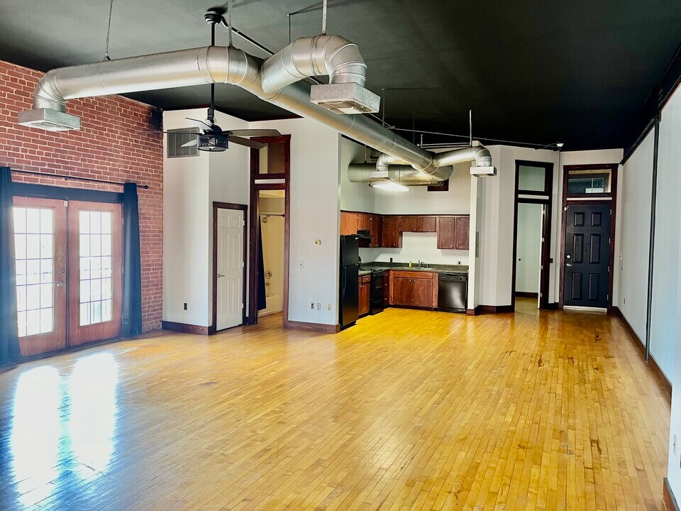 115 E Tyler St, Unit 205 in Longview, TX - Foto de edificio