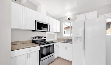 3271 Alma St in Palo Alto, CA - Building Photo - Building Photo