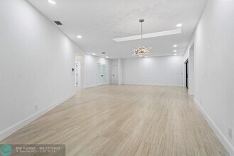 2715 NW 28th St in Boca Raton, FL - Building Photo - Building Photo