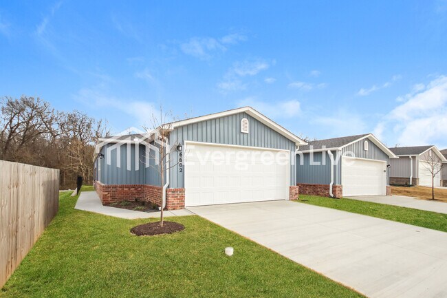 6602 NW Kathleen St in Bentonville, AR - Building Photo - Building Photo