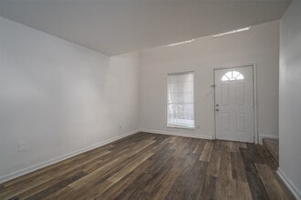 Springwood Park Apartments in Houston, TX - Foto de edificio - Interior Photo