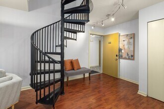 500 Elliott Ave W in Seattle, WA - Building Photo - Building Photo