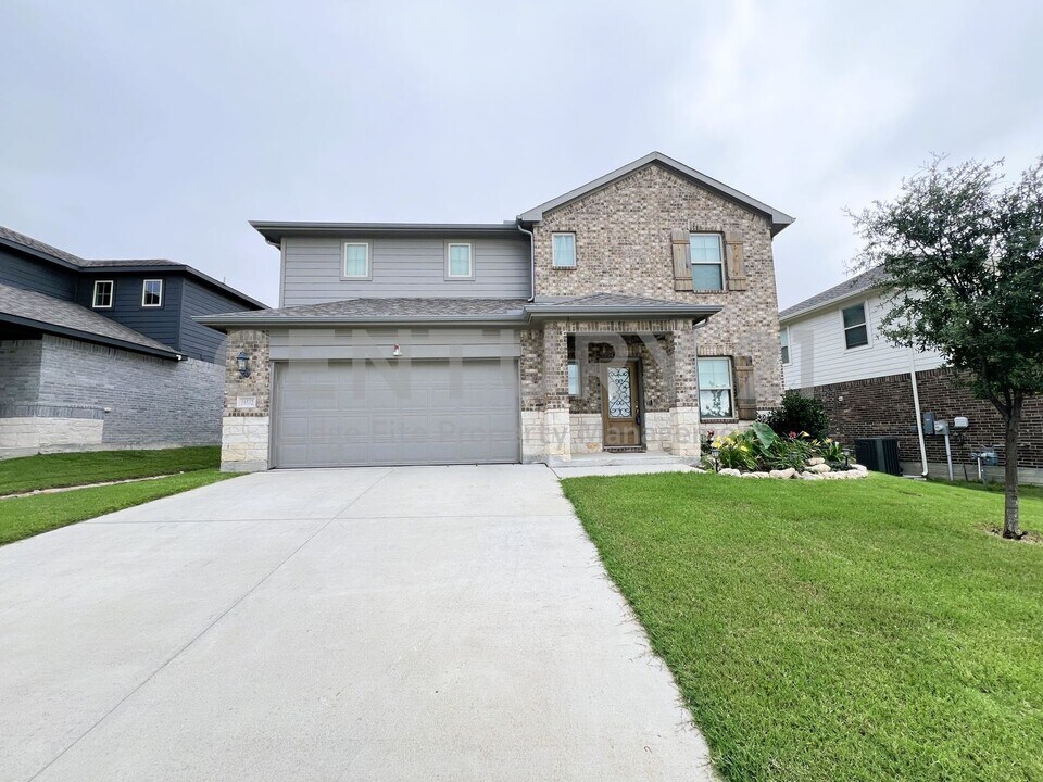 10532 Big Lagoon Dr in Fort Worth, TX - Building Photo