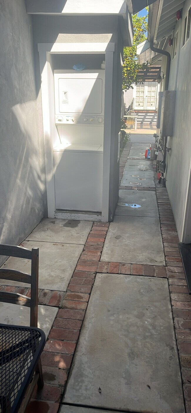 5809 Rhodes Ave, Unit House in Valley Village, CA - Building Photo - Building Photo
