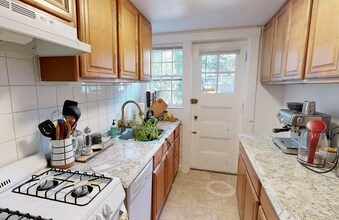 32 Gibson St, Unit Gibson St #2 in Boston, MA - Building Photo - Building Photo