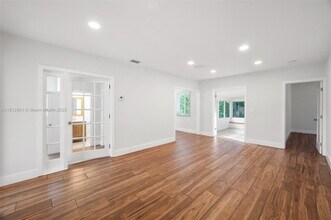 5775 SW 28th St in Miami, FL - Building Photo - Building Photo