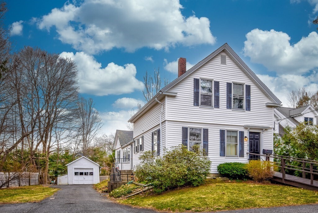 8 Pike St in Hopkinton, MA - Building Photo