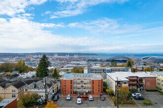 Sound View Pointe in Seattle, WA - Foto de edificio - Building Photo